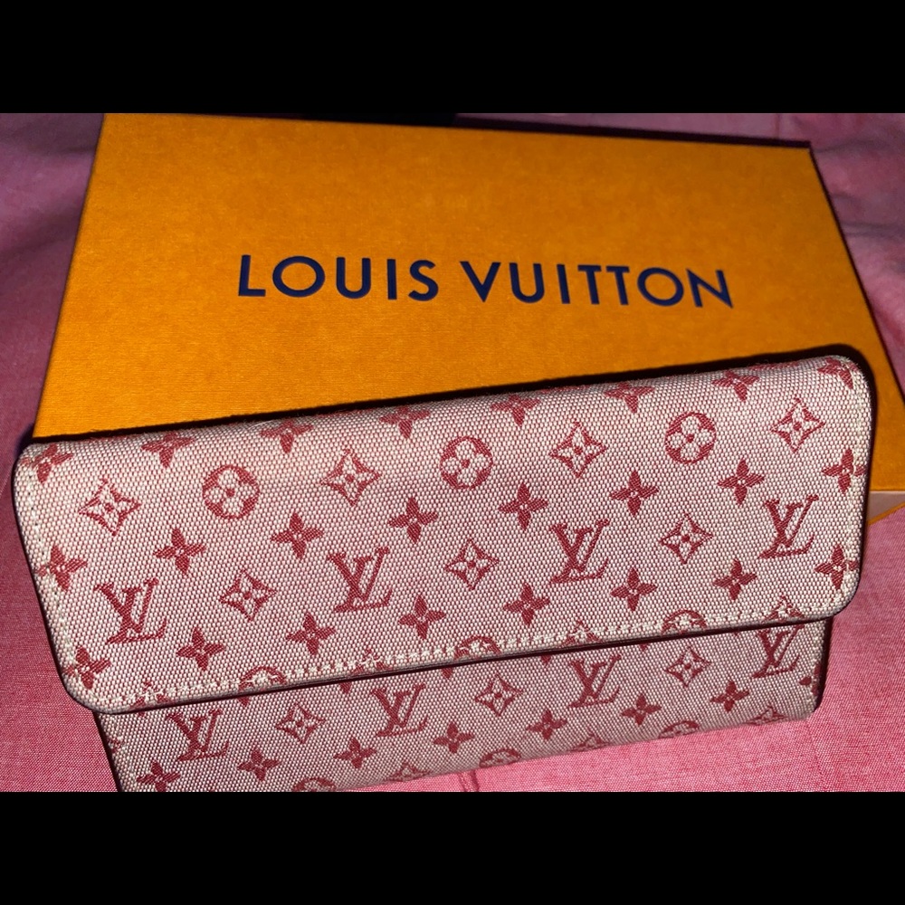SOLD!!!



Used lv wallet